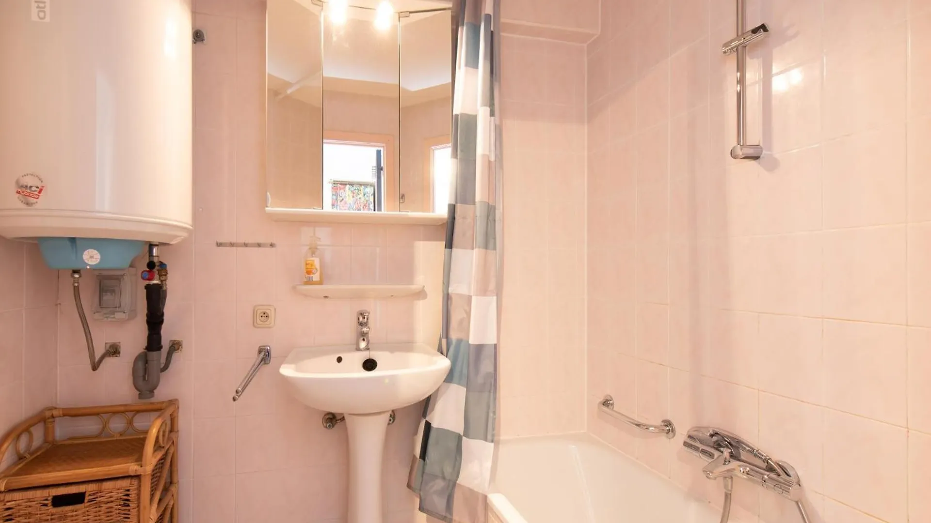 Pretty Apartment With Balcony Ostende