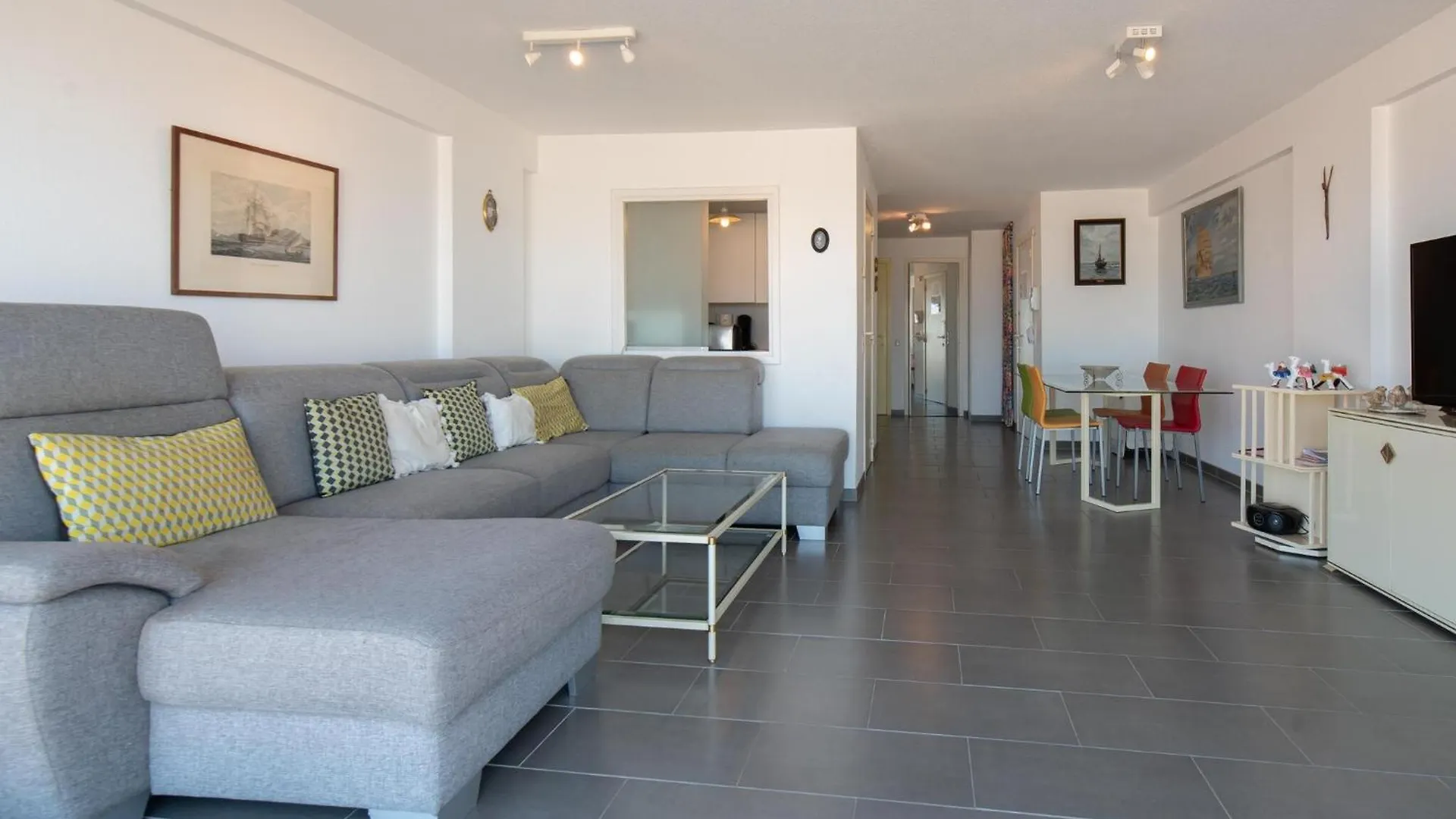 Pretty Apartment With Balcony Ostende